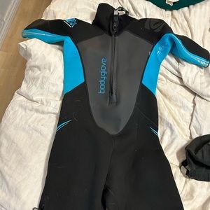 Body glove wet suit